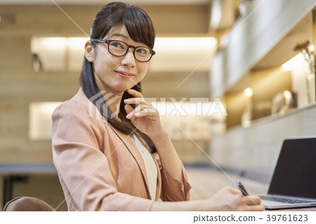 Business woman 39761623