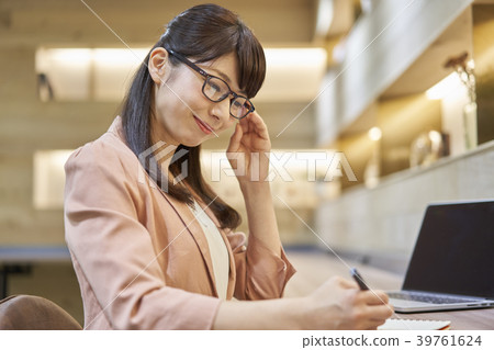 Business woman Business woman 39761624