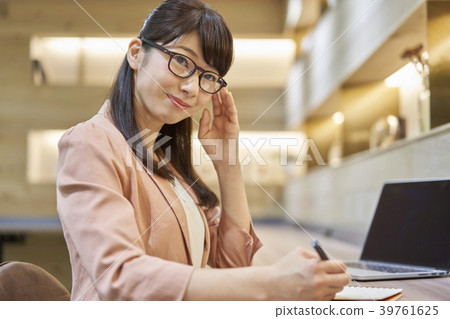 Business woman Business woman 39761625