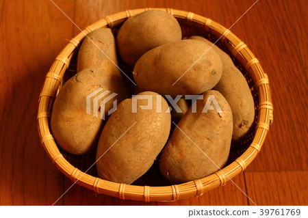 Potatoes Green beans Potatoes Green beans 39761769