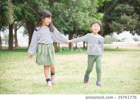 一個微笑的孩子 39761776