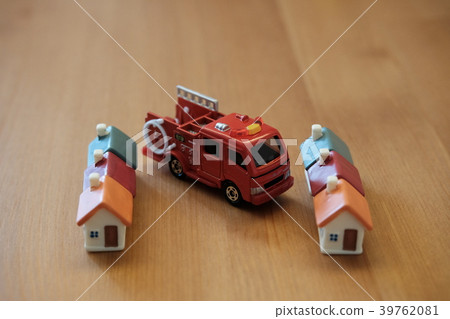 House and fire engine 39762081