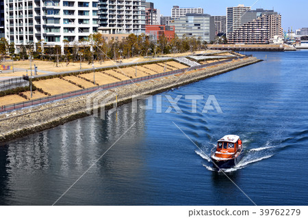 Boardwalk along the Shinonome Canal Boardwalk along the Shinonome Canal 39762279