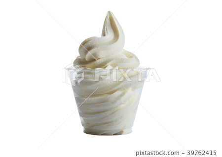 Vanilla ice cream in plastic take away glass 39762415
