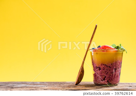 Rice,chia and spirulina mango dessert. Rice,chia and spirulina mango dessert. 39762614