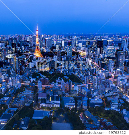 Night view of Tokyo, cityscape with Tokyo Tower 39762812