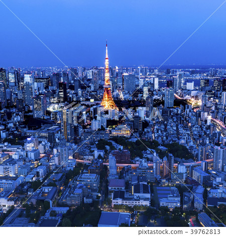 東京夜視圖,與東京鐵塔的都市風景 東京夜視圖,與東京鐵塔的都市風景 39762813