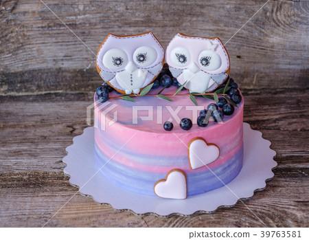 beautiful homemade cake 39763581