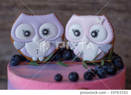 beautiful homemade cake  39763583