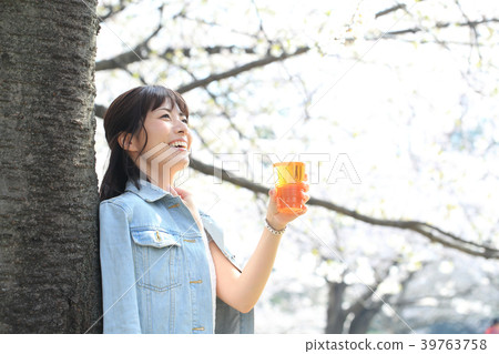 看花的女人 看花的女人 39763758