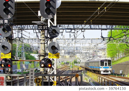 Traffic lights and Odakyu Line 39764130