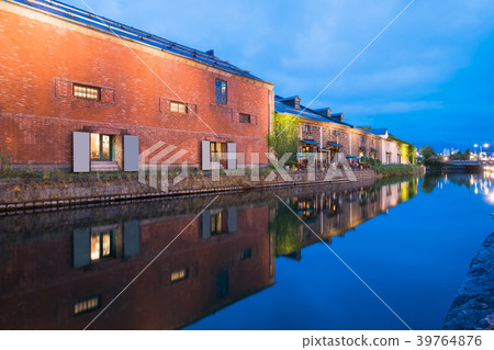 Otaru canal at night Otaru canal at night 39764876