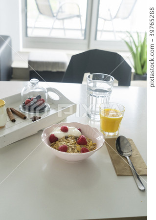 Breakfast with cereles 39765288