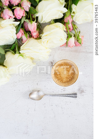 Pink and white blooming roses Pink and white blooming roses 39765463
