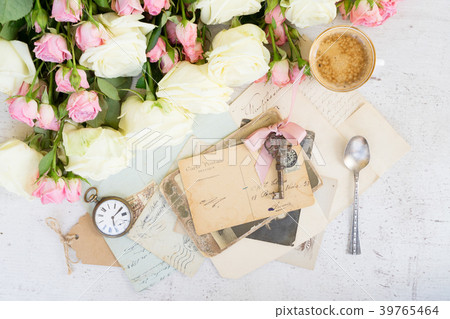 Pink and white blooming roses Pink and white blooming roses 39765464