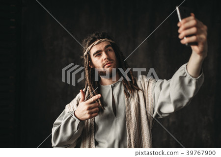 Man in the image of Jesus Christ makes selfie 39767900