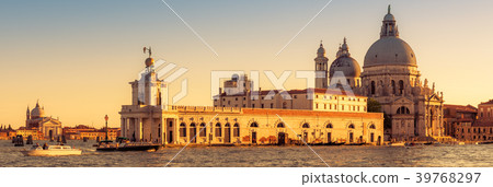 Panoramic sunny view of Venice, Italy 39768297