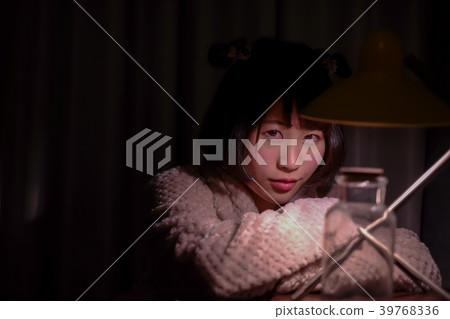 穿著睡衣的女人 39768336