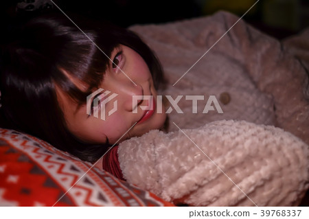 Women in pajamas 39768337
