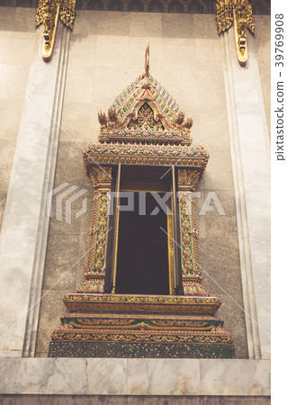 Wat Intharawihan buddhist temple in Bangkok Wat Intharawihan buddhist temple in Bangkok 39769908