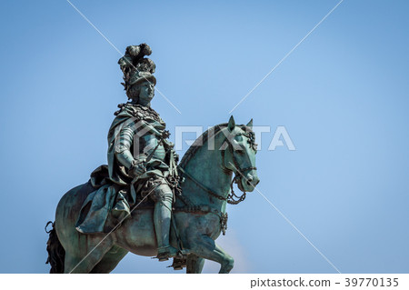 statue of King Jose on the Commerce square 39770135