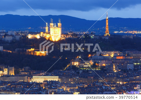 Night old town of Lyon, France Night old town of Lyon, France 39770514