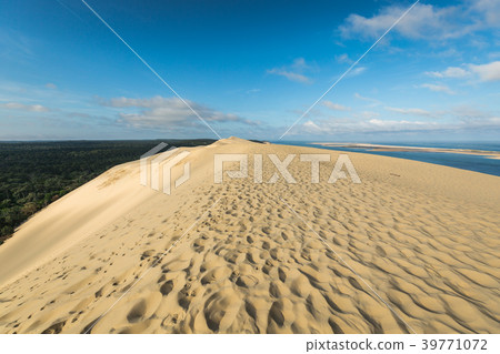 Great Dune of Pyla, the tallest sand dune Europe Great Dune of Pyla, the tallest sand dune Europe 39771072