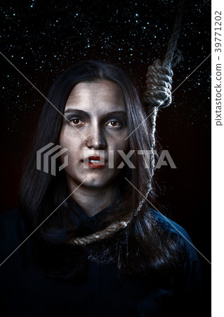 woman with noose 39771202