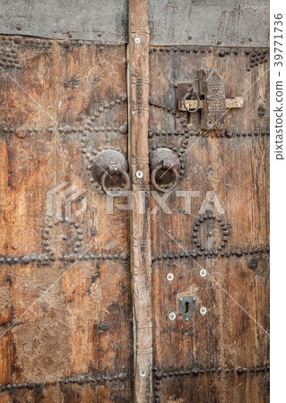 Traditional entrance door of a house in Gafsa 39771736