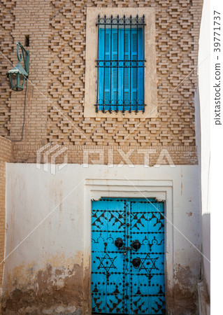 Traditional entrance door of a house in Gafsa 39771737