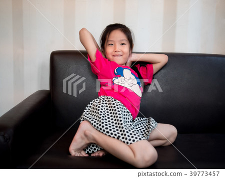 little asian child girl kid stretch oneself   39773457