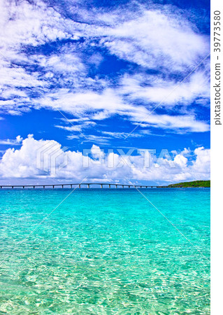 宮古島的宮古島。從Yonaha Maehama海灘看見的Kuruma橋 39773580