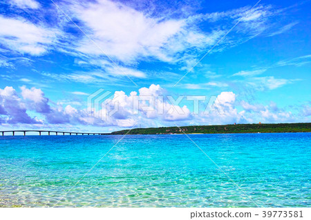 宮古島的宮古島。從Yonaha Maehama海灘看見的Kuruma橋 39773581