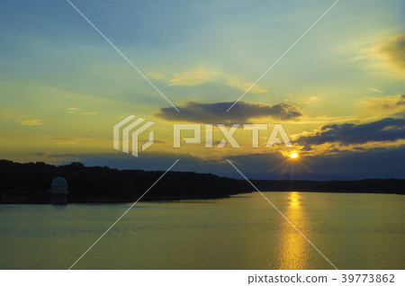 Evening view of Lake Tama 39773862