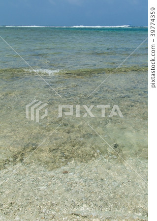 Beach scene of Kuroshima (Okinawa Prefecture) Beach scene of Kuroshima (Okinawa Prefecture) 39774359