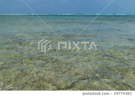 Beach scene of Kuroshima (Okinawa Prefecture) Beach scene of Kuroshima (Okinawa Prefecture) 39774363