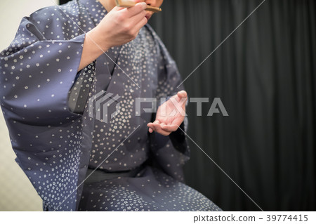 comic storytelling, rakugo, dais 39774415