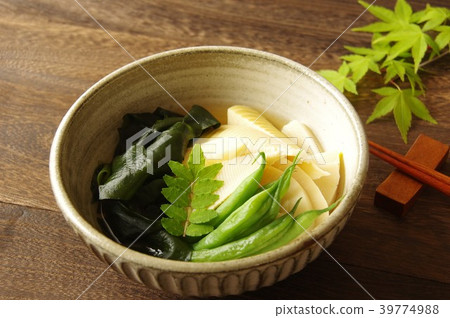 煨Wakatake海鯛和海藻家庭烹飪 煨Wakatake海鯛和海藻家庭烹飪 39774988