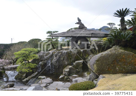 Dumpling riding large stone lanterns (Senjoen / Kagoshima Prefecture Kagoshima City) Dumpling riding large stone lanterns (Senjoen / Kagoshima Prefecture Kagoshima City) 39775431
