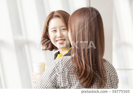 Couple, Friends, Dating, Colleagues, Professionals, Young Women, Korea Couple, Friends, Dating, Colleagues, Professionals, Young Women, Korea 39775505
