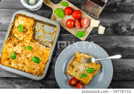 Lasagna bolognese Lasagna bolognese 39776710