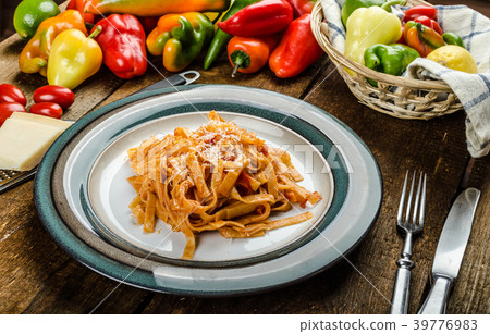 Pasta arrabiata 39776983