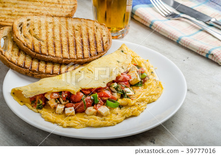 Mediterranean-Style Omlette 39777016
