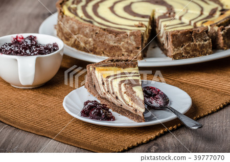 Two-tone cheesecake Two-tone cheesecake 39777070