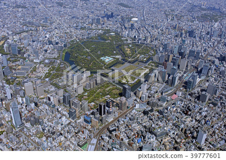 Around the government district and the Imperial Palace / Aerial 39777601