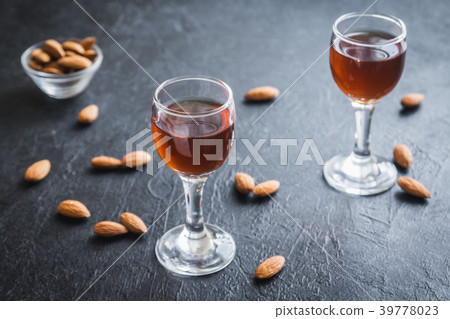 Amaretto liqueur 39778023