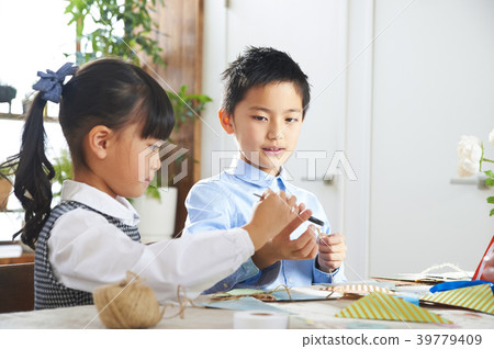 Children preparing for the party Children preparing for the party 39779409