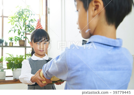給黨的禮物的孩子 給黨的禮物的孩子 39779445