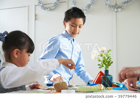 Children preparing for the party Children preparing for the party 39779446
