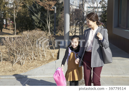 Mother and daughter on their way to school, Mother and daughter on their way to school, 39779514